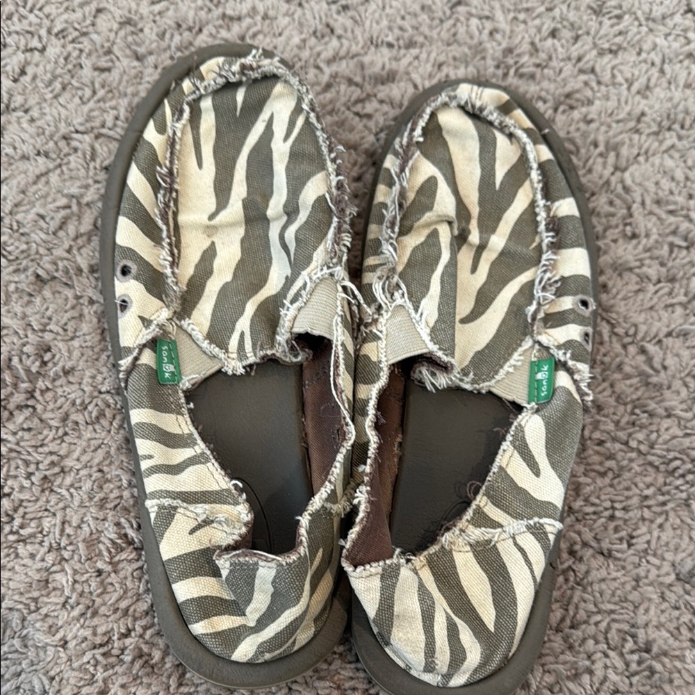 Sanuk Green and Black Canvas Loafers with Zebra Pattern